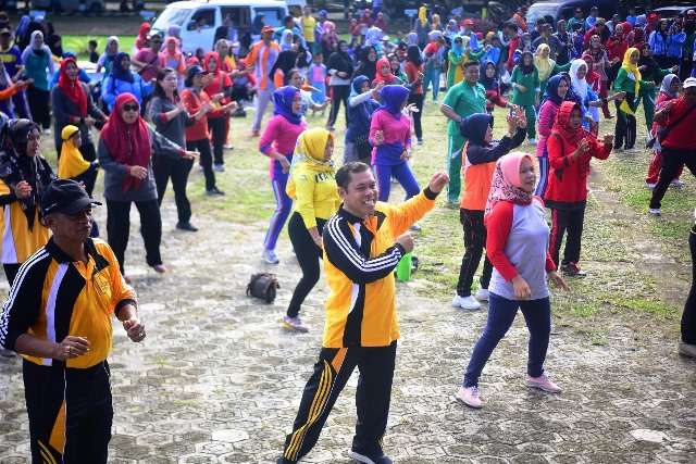 Wakil Bupati Sidrap Pimpin Jalan Sehat Hardiknas
