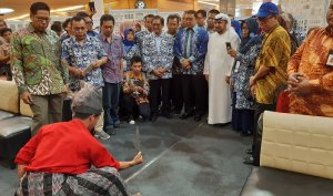 Fadli Zon Buka Pameran Nasional Filateli Makassar 2019