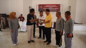Kunjungi Lapas Maros, Priyadi Bagi Air Bersih dan Terima Buku