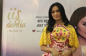 Iis Dahlia Menangis Saat Nyanyikan Lagu Rhoma Irama