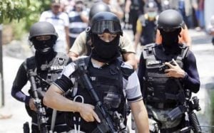 Densus 88 Antiteror Tangkap Teroris di Poso Pesisir