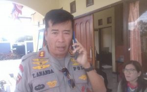 Pasca Pembunuhan, Warga Distrik Wouna Bekali Diri dengan Senjata Tajam