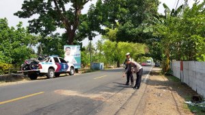 Jelang Jumatan… Dua Motor Benturan Hebat, Tiga Korban Dilarikan ke RS
