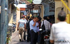 Densus 88 Gerilya di Solo, Geledah Tiga Hunian