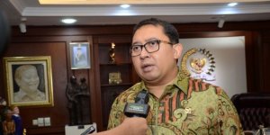 Ruhut Sitompul Minta Fadli Zon Bangun Dari Mimpi
