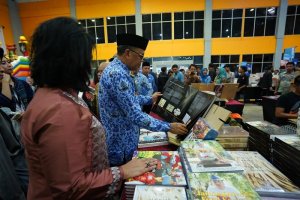 Gubernur Sulsel Arahkan Guru dan Siswa SMA Sederajat Datang  ke Bazar Buku