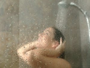 Mandi Malam Bisa Sebabkan Paru-paru Basah Ternyata Hanya Mitos, Pakar Kesehatan Paru Sampaikan Fakta Ini