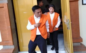 Usai Disidang, Pasangan Nikah Siri Masih Bisa Bermesraan