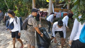 Terios 7 Wonders Jelajahi Destinasi Terakhir, dari Pulau Berserak Sampah Menuju Tambang