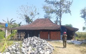 Pulang Salat Isya Bersama Anak yang Masih TK, di Jalan Diangkut Densus 88 Antiteror