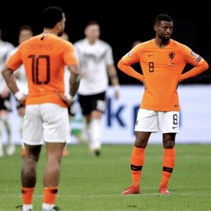 Mourinho Berhasil Goda Wijnaldum Tinggalkan Messi Cs