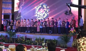 Gubernur Sulsel Terima Penghargaan Gerakan Indonesia Melayani Terbaik