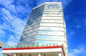 Hotel Travellers Phinisi Pertahankan Penghargaan Traveloka Award