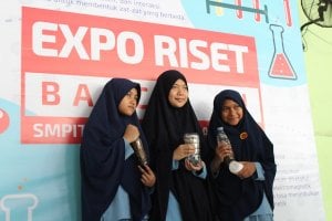 Murid SMPIT Nurul Fikri Makassar Berinovasi Melalui EXPO Riset