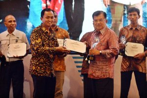 JK Terima Penghargaan Special Human Initiative Award Bidang Kemanusiaan