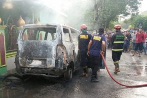 Minibus Terbakar di Jalan Poros, Ada Pasangan Suami Istri dan Balita
