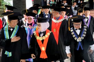 Wisuda 1.748 Lulusan, Rektor Unhas Minta Alumni Beradaptasi dengan Perubahan