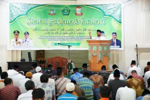 Wagub Andi Sudirman Salat Gerhana Matahari di Masjid Raya