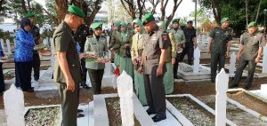 Peringati HUT Ke-69 Ajudan Jenderal Angkatan Darat Ziarah di TMP Panaikang