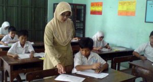 Kabar Bahagia, Insentif Guru Honorer Jadi Rp3 Juta per Bulan