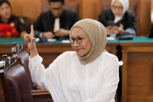 Sindir Ratna Sarumpaet, Netizen: Penyebar Hoaks Oplas Itu Kini Ingin Menulis Ulang Sejarah Indonesia