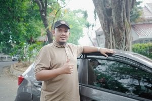 Kisah Fajar Shiddiq, Mitra Pengemudi Online Tuna Rungu Pertama di Indonesia
