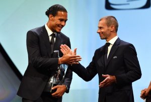 Tak Muncul di Paris, Van Dijk Olok-olok Ronaldo dan Sebut Messi Pemain yang Tidak Wajar