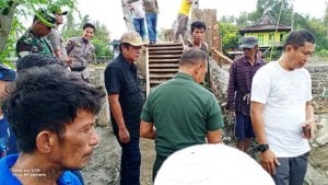 Pantau Kerusakan Fasilitas, Bupati Soppeng Gotong Royong Bersama Warga