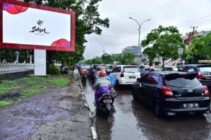 Atasi Genangan Air di Depan Kantornya, Warga Minta Gubernur NA Lanjutkan di Tempat Lain