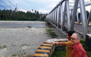 Komitmen Perangi Sampah Plastik, Professor Asal Kanada Puji Bupati Indah