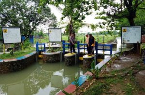 Dua Hari Diguyur Hujan, Aparat Kepolisian Pantau Bendungan dan Pintu Air