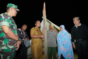 Wagub Sulsel Kunjungi Korban Angin Puting Beliung di Sidrap