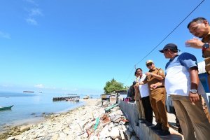 Iqbal Suhaeb Tinjau Lokasi Pemecah Ombak di Pulau Lae-lae