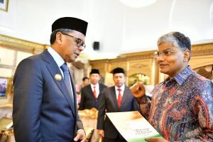 Gubernur Sulsel Akan Kirim Kaum Milenial Belajar Persuteraan ke India