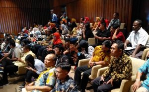 Raker Komisi II dengan Menpan RB Ramai Tepuk Tangan Honorer K2
