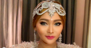 Inul Daratista Beber Sering Kencing Pakai Botol
