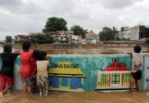 Guru Korban Banjir Dapat Tunjangan Ekstra 3 Bulan Berturut-turut
