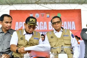 Kunjungi Banjir di Batu-batu Soppeng, Nurdin Abdullah: Kami Berupaya Penuhi Kebutuhan Dasar Warga