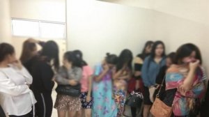 Turis Jagoan asal Timteng, Sewa 11 Gadis dan 1 Bencong