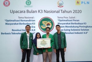 FTI UMI Diganjar Penghargaan Lembaga Pendidikan Kinerja K3