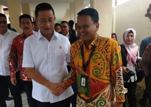 Menteri Sosial Serahkan Kredit Ultra Mikro Kepada Nasabah Pegadaian
