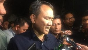 Laporkan Warganya hingga Ditahan, Andi Arief Minta Bu Risma Belajar dari Ahok