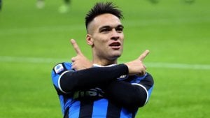 Pelatih Barcelona Ragu Bisa Beli Martinez, Katanya Situasi Klub Sulit