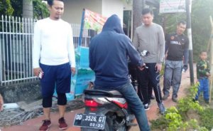 Parkir di Atas Pedestrian, Bupati Gowa Tegur Langsung Pengendara Roda Dua