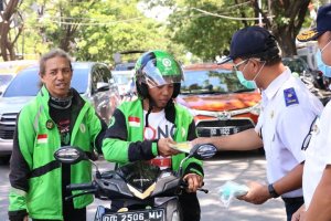 Iqbal Suhaeb Keliling Rumah Ibadah Semprot Disinfektan