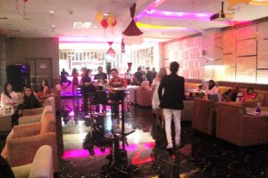 Yuk, Nyanyi Sepuasnya di Atsmosphere Executive Lounge