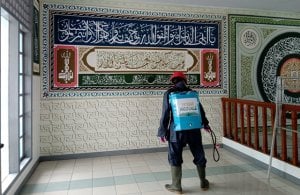 Wilayah Padat Penduduk Jadi Fokus Penyemprotan Disinfektan Yayasan Hadji Kalla