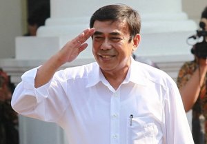 Menag Fachrul Razi Minta Masjid Gulung Karpet dan Hindari Cipika-cipiki