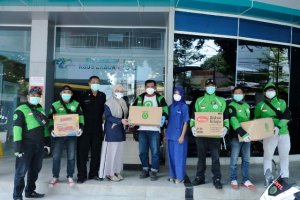 Corona Sulitkan Dokter untuk Makan, Driver Gojek Beri Kejutan