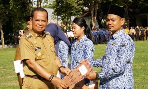 Terima SK, Basmin Mattayang Larang ASN Bicara Politik
